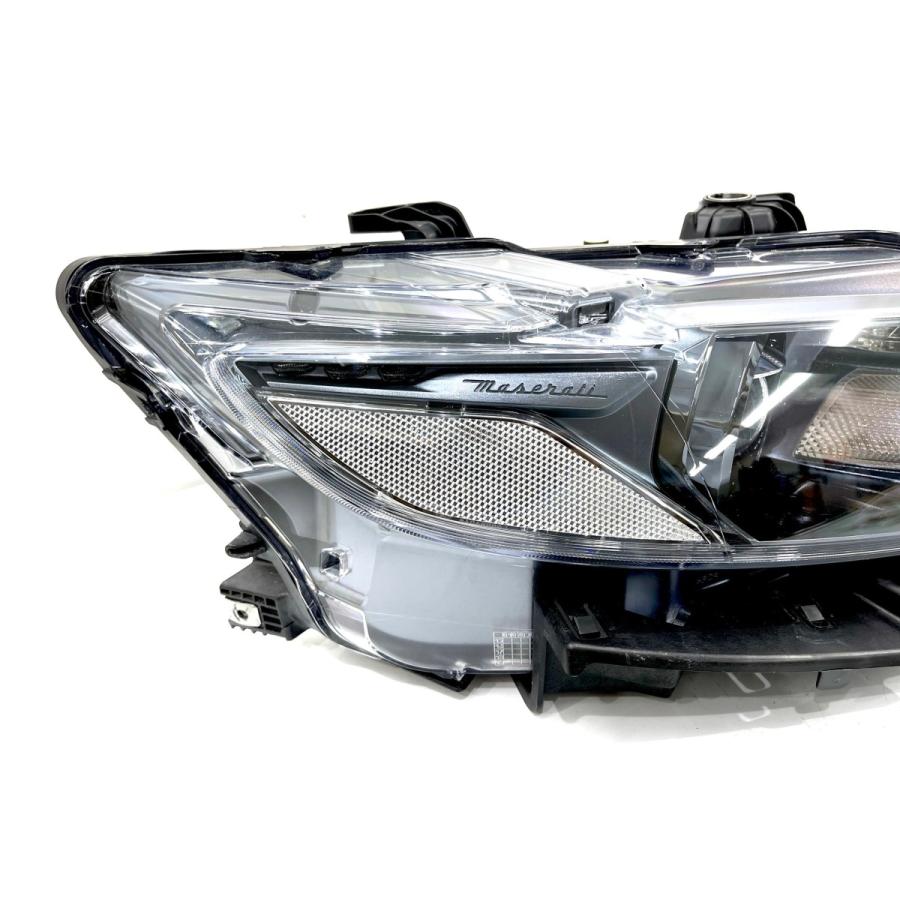 美品】 マセラティ レヴァンテ MLE30D 純正HIDヘッドライト 右