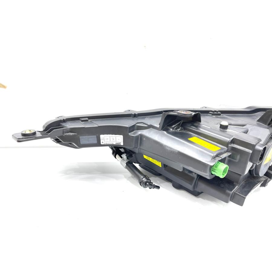 美品】 マセラティ レヴァンテ MLE30D 純正HIDヘッドライト 右