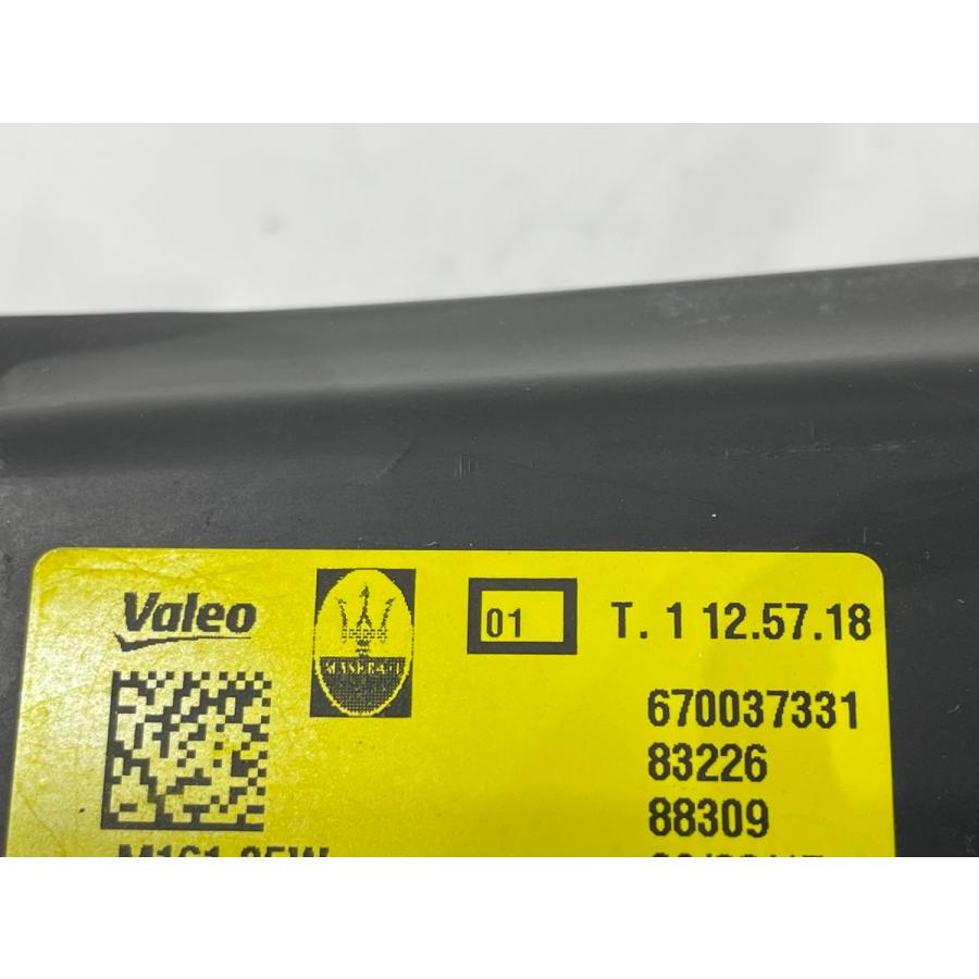 美品】 マセラティ レヴァンテ MLE30D 純正HIDヘッドライト 右