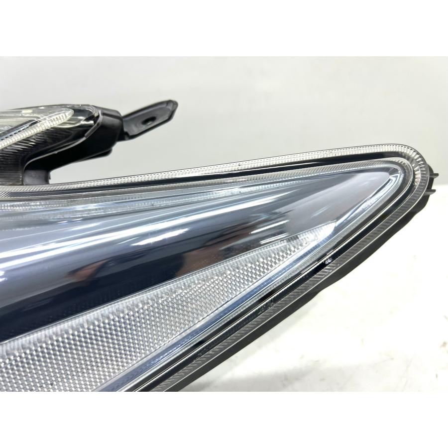 トヨタ プリウス ヘッドライト 前期ZVW30 ☆研磨・美品☆ トヨタ プリウス ZVW30 前期 純正 左 LED ヘッド