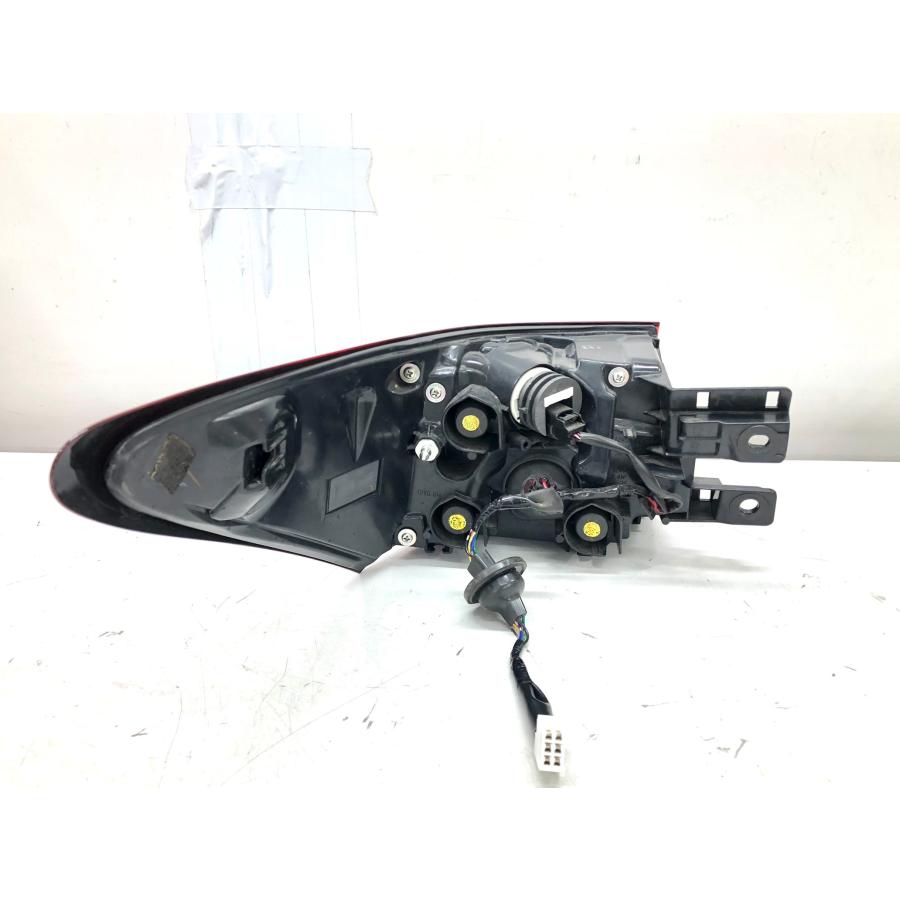 レクサス CT200h ZWA10 後期 純正 テールランプ 右 LED KOITO76