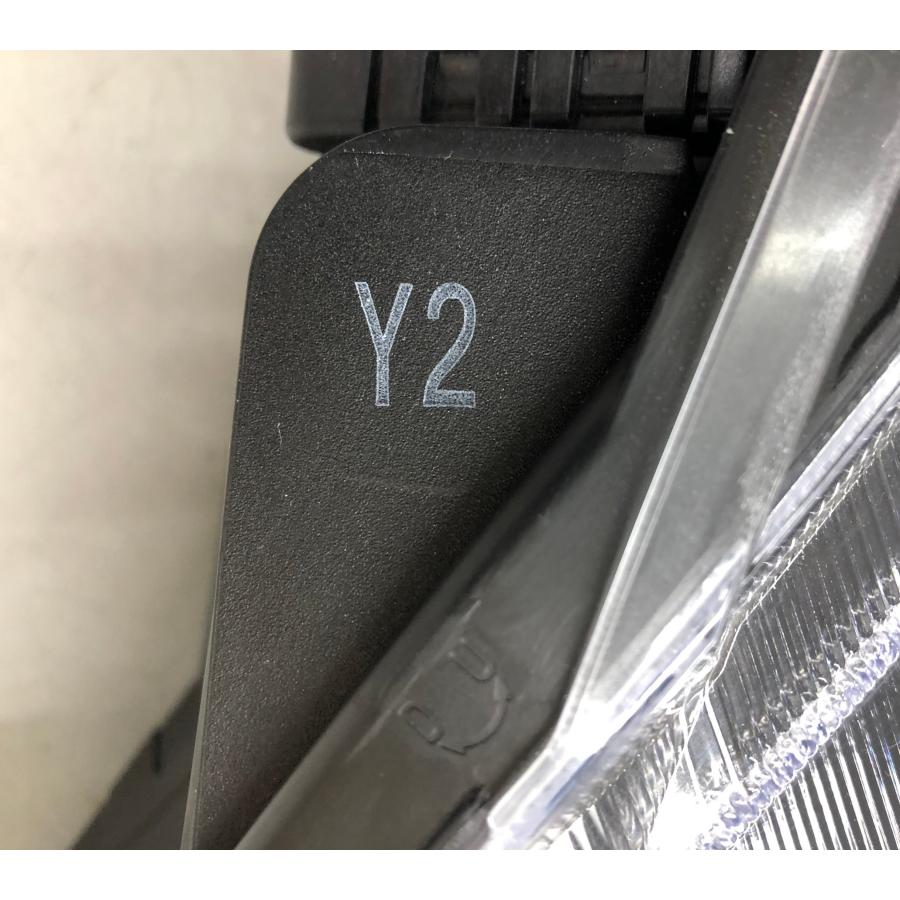 トヨタ アクア MXPK11/MXPK16 現行 純正 ヘッドランプ 左 LED KOITO52
