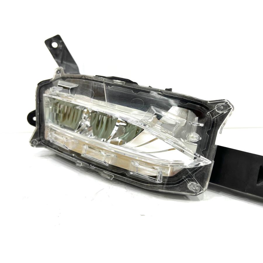 良品】レクサスNX AGZ10 前期 純正LEDフォグライト 右 KOITO78-7