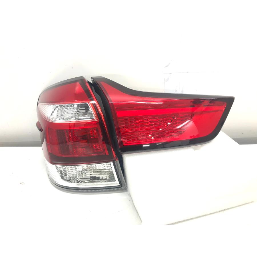 トヨタ　カローラフィルダー　右テールレンズ　NZE161 割れ無し 送料込 即決 カローラ フィールダー NZE161G 後期 純正