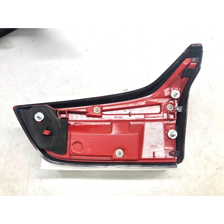 トヨタ カローラフィールダー NZE161 後期 純正 テールランプ 左 外