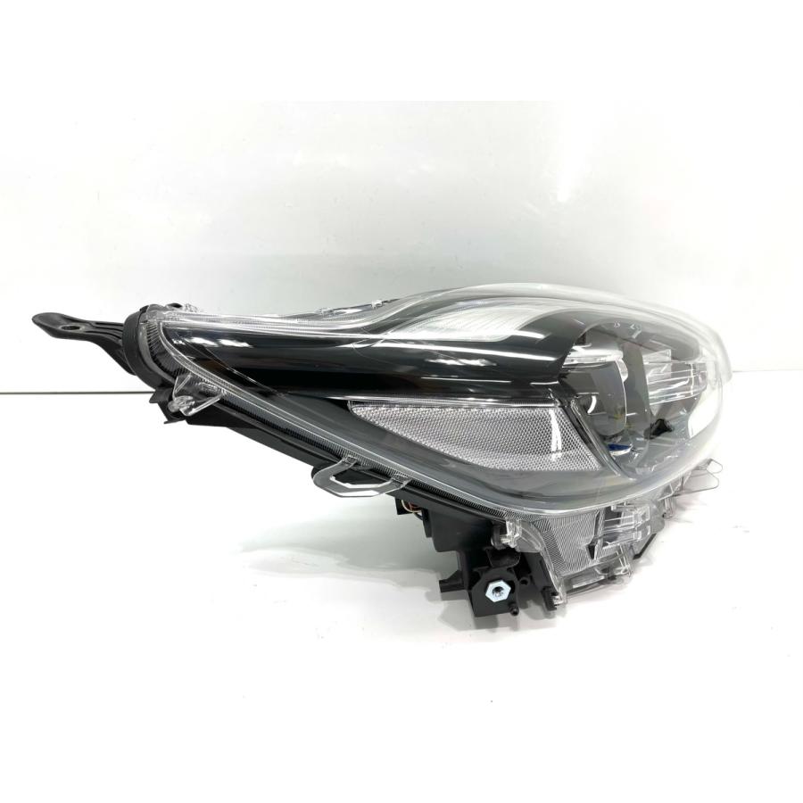 ☆良品☆ トヨタ アクア NHP10 後期 純正 右 LED ヘッドライト KOITO52