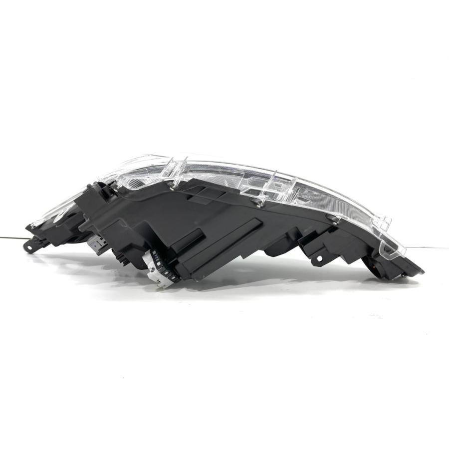 ☆良品☆ トヨタ アクア NHP10 後期 純正 右 LED ヘッドライト KOITO52