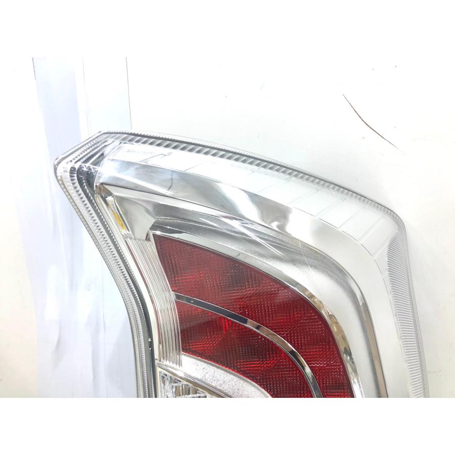 トヨタ プリウス ZVW30 後期 寒冷地仕様車 純正 テールランプ 右