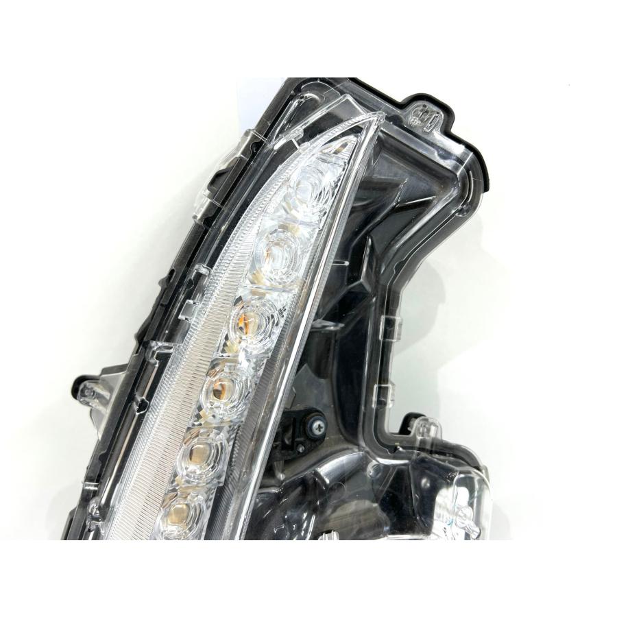 プリウスPHV ZVW52 純正LEDフォグライト 右 KOITO47-95/81510-47090