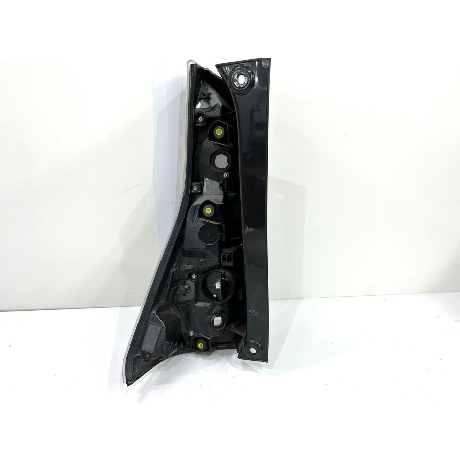 セレナ C27 前期 純正テールライト 右 KOITO220-23766/26554-5TL0B