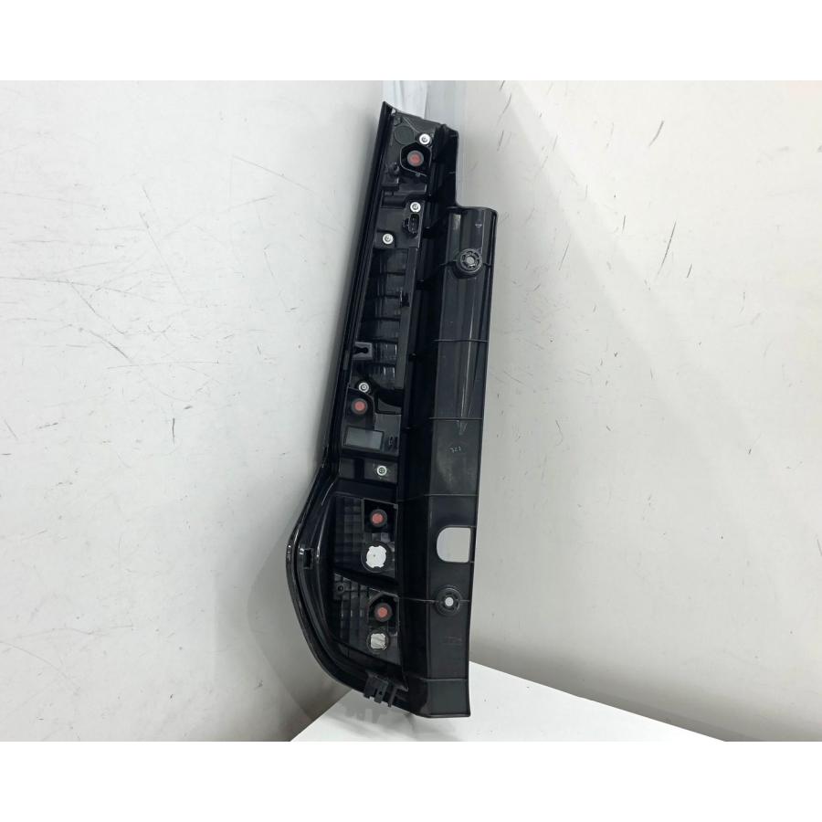 トヨタ　ルーミー　M900 左テールライト 220-6907W トヨタ ルーミー M900 左テールライト 220-6907W - メルカリ