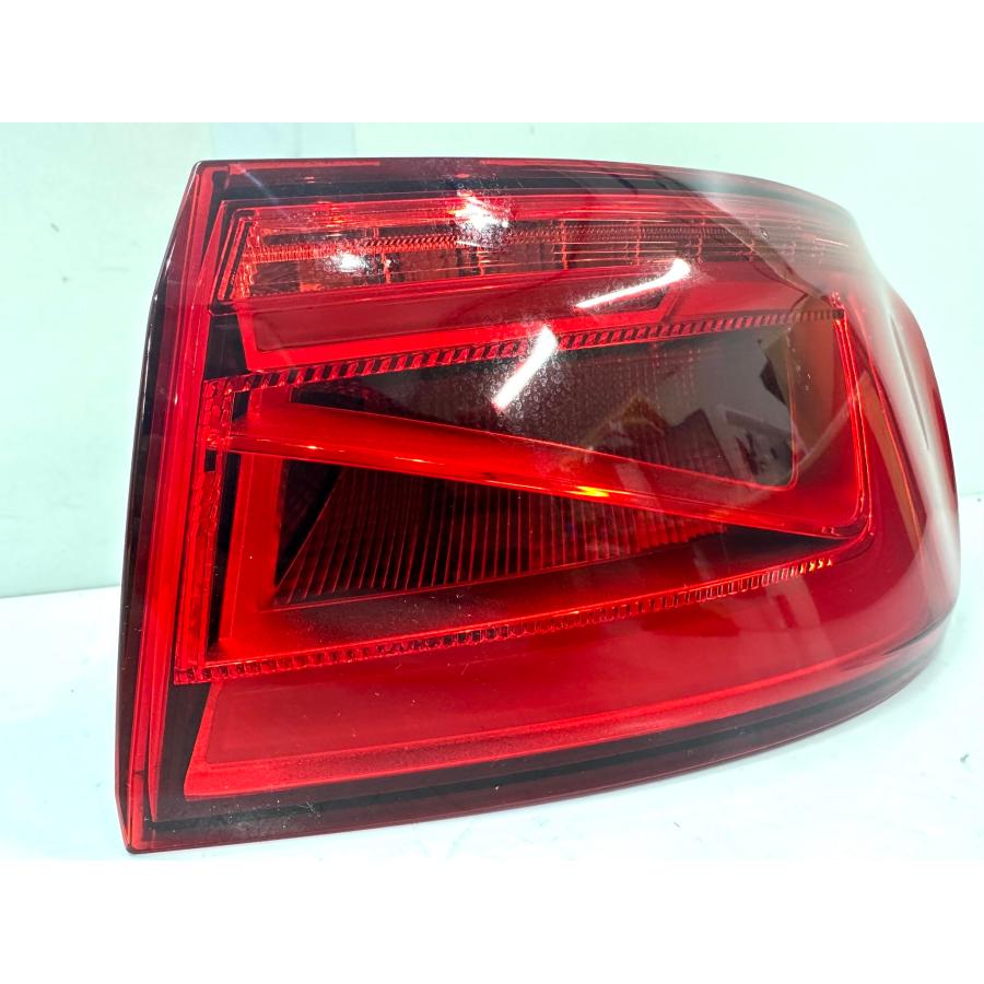 アウディ A3 8V 純正テールライト 右 8V5.945.096.A （54A-72） : Re