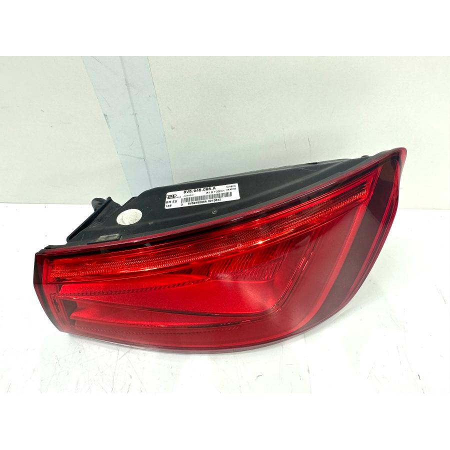 アウディ A3 8V 純正テールライト 右 8V5.945.096.A （54A-72） : Re