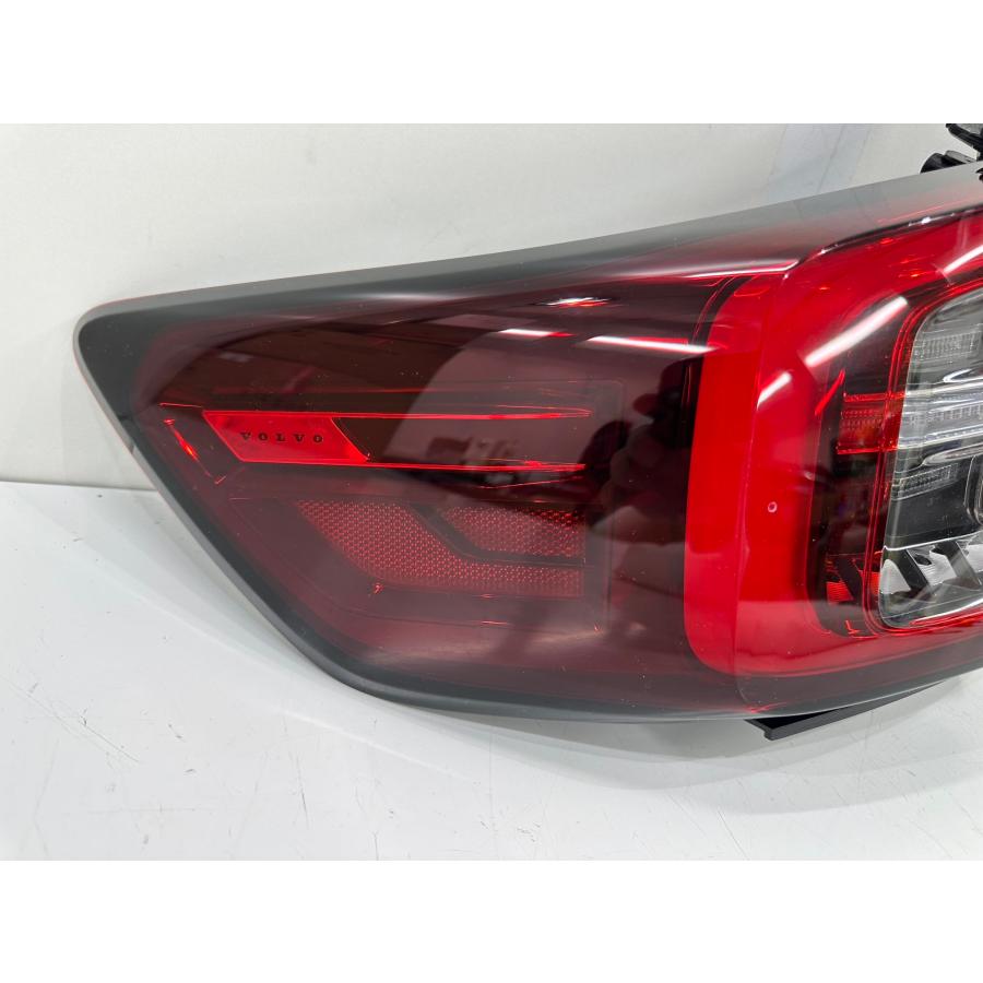 ボルボ C40 リチャージ 純正テールライト 左 32365666 （54A-77） : Re