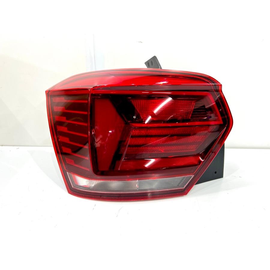 良品】VWフォルクスワーゲン ポロ 2G AW 純正テールライト 左