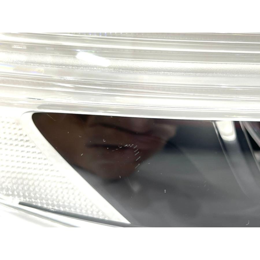 良品】 ボルボ V40 MB系 後期 純正LEDヘッドライト 右 31677025 （60A