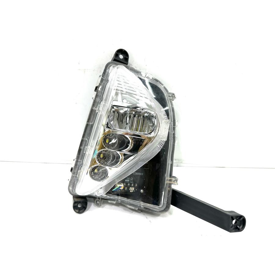 50プリウス 前期型 フォグランプ 右 KOITO 47-83 即決 プリウス 50 前期 / LED トヨタ 純正 右 フォグランプ