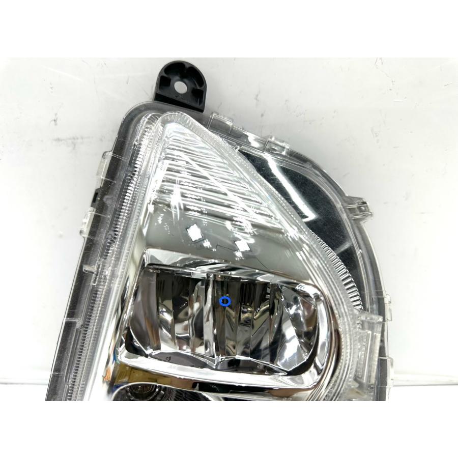 磨き済み トヨタ 前期 LED ZVW50 プリウス 左フォグランプ KOITO 47-83