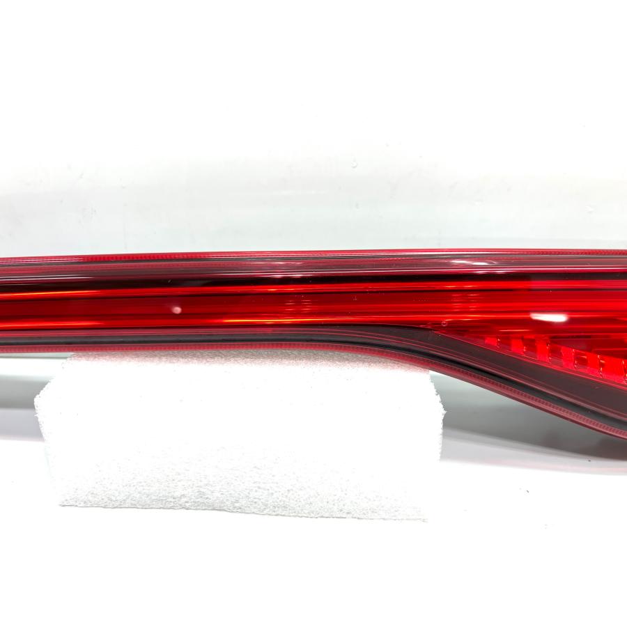 ☆美品☆ トヨタ ハリアー MXUA80/85 AXUH80/85 純正 右 テールライト