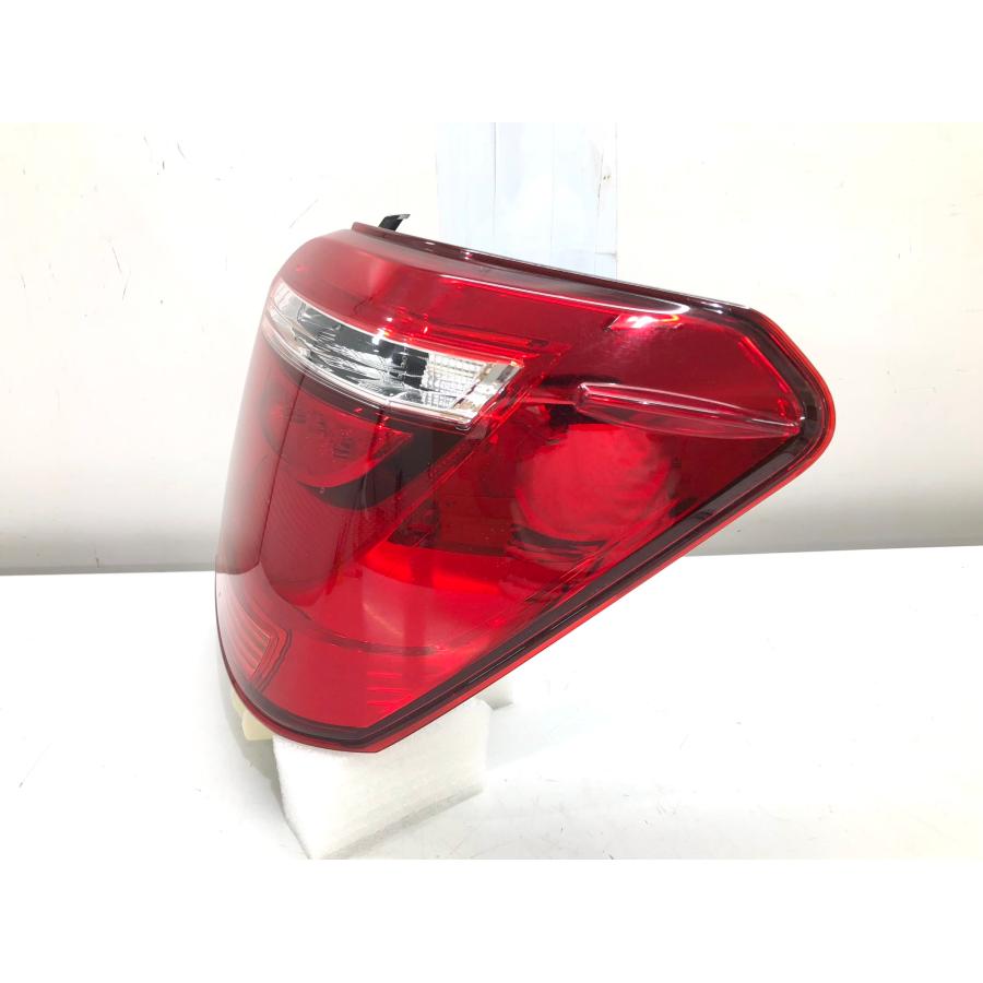 トヨタ カローラ アクシオ NRE161 後期 純正 テールランプ 右