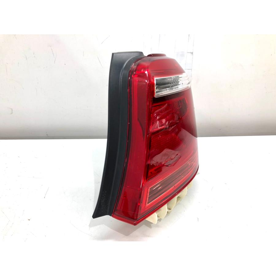 カローラアクシオ　新品右テールランプ　 トヨタ レンズ カローラアクシオ 新品右テールランプ トヨタ レンズ レンズ超