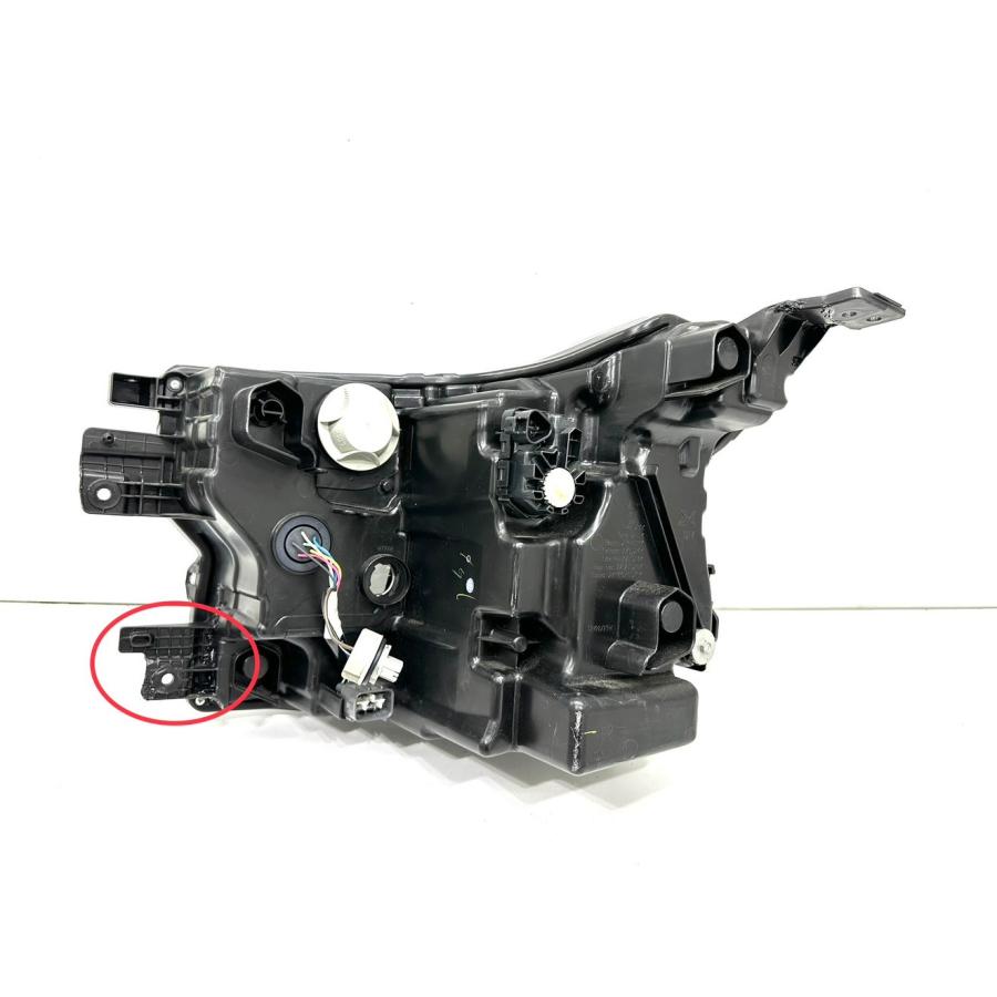 スズキ ソリオ バンディット MA37S 純正 右 LED ヘッドライト KOITO100