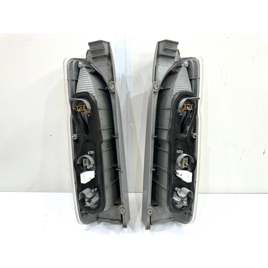 良品】200系 ハイエース 純正OPテールライト左右セット KOITO220-79755