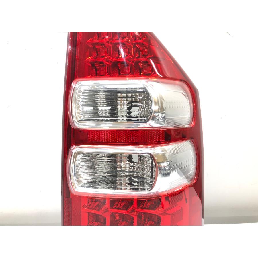 トヨタ ノア ZRR70 後期 純正 テールランプ 右 LED ICHIKOH28 トヨタ ノア ZRR70 後期 純正 テールランプ 右 LED ICHIKOH28