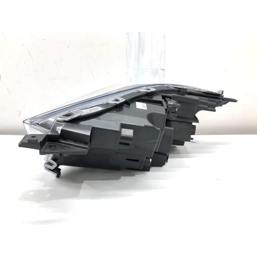 トヨタ ライズ A200/A201/A202/A210 純正 ヘッドランプ 右 LED