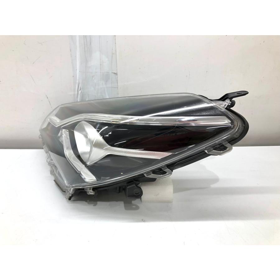 ♪GR♪ヴィッツ NCP131 後期 純正 ヘッドランプ 左 LED 81106-52M60