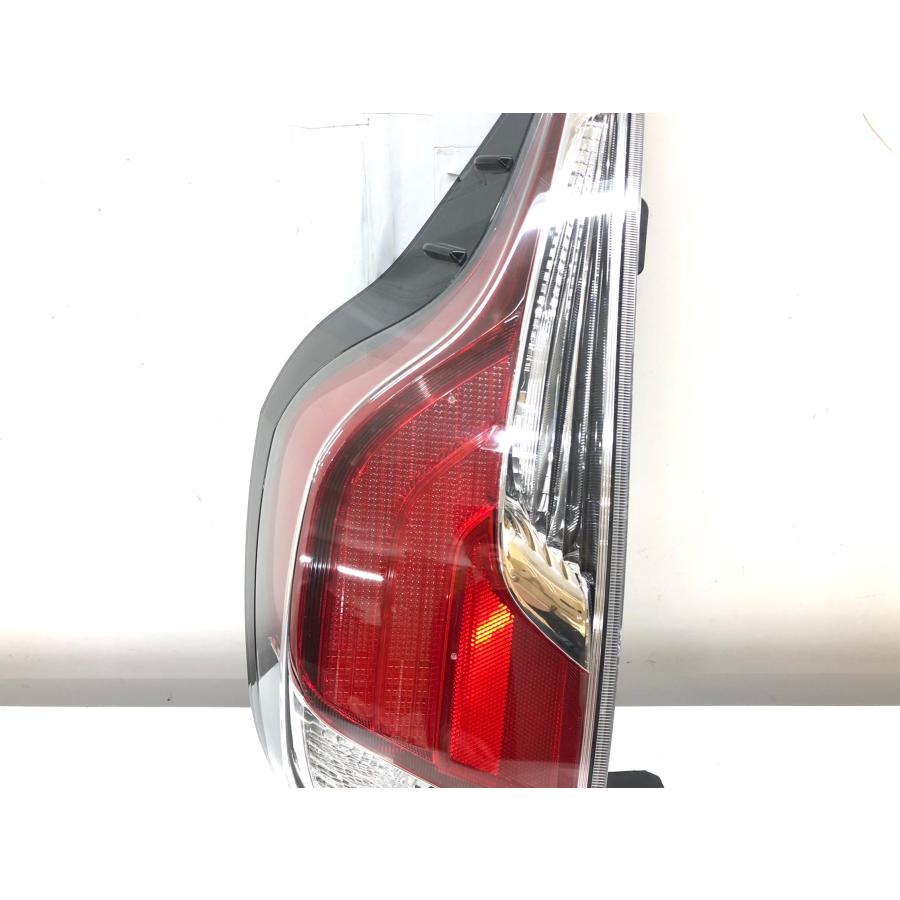 トヨタ アクア NHP10 中期 純正 テールランプ 左 81551-52D01 トヨタ アクア NHP10 中期 純正 テールランプ 左 81551-52D01