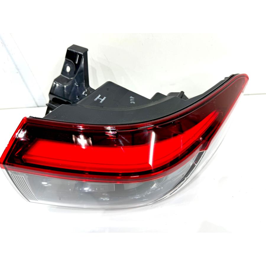 良品】ヴェゼル RV3/RV4 純正テールライト 右 KOITO220-622BH/刻印H