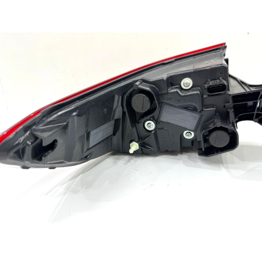 良品】ヴェゼル RV3/RV4 純正テールライト 右 KOITO220-622BH/刻印H