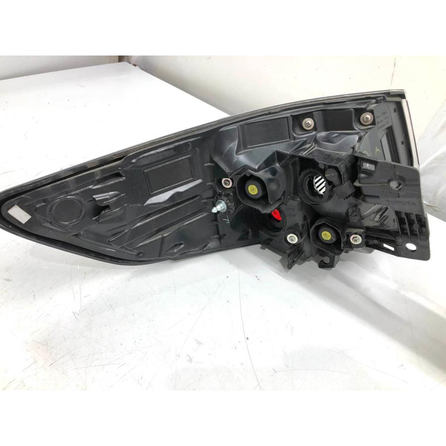 ♪良品♪カローラ ツーリング NRE210 純正 テールランプ 右 KOITO12