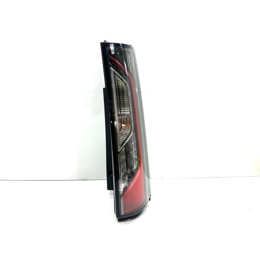 ☆良品☆ ホンダ ステップワゴンスパーダ RP3 純正 右 テールライト