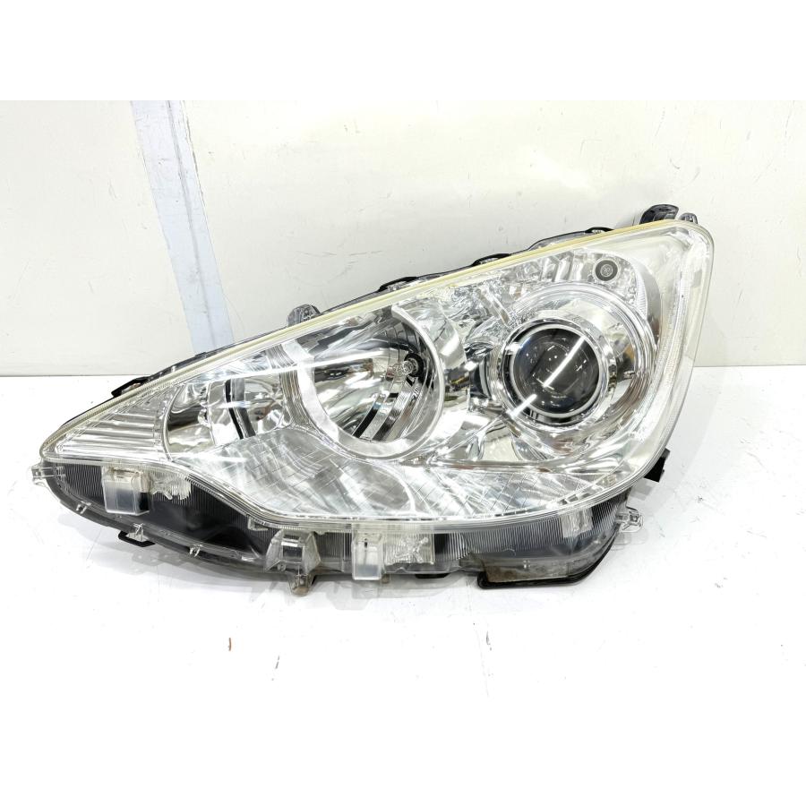 研磨】アクア NHP10 前期 純正ハロゲンヘッドライト 右 KOITO52-244