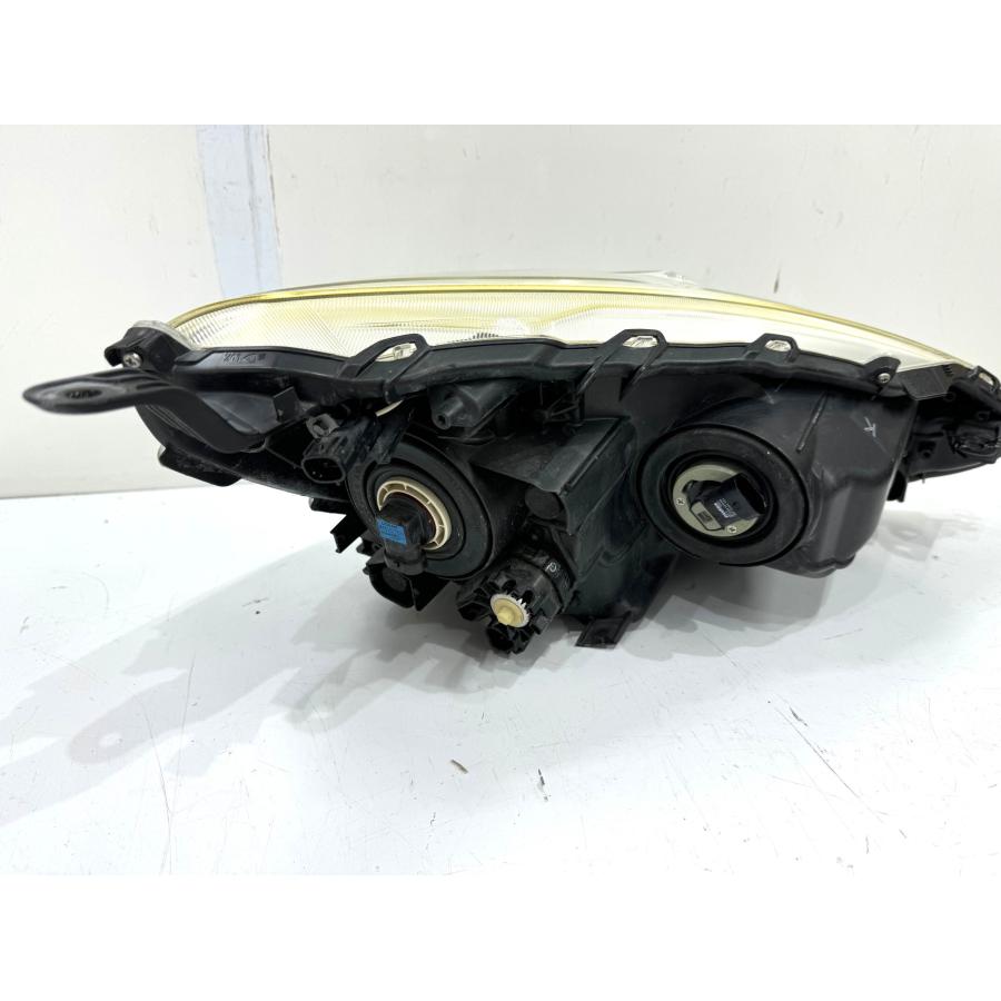 研磨】アクア NHP10 前期 純正ハロゲンヘッドライト 右 KOITO52-244