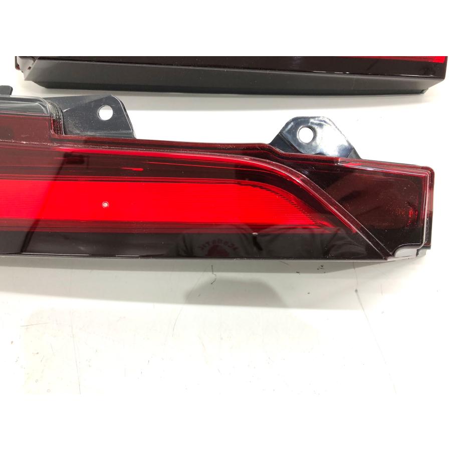 トヨタ ノア ZWR90W/MZRA90W 純正 テールランプ フィニッシャー 左右