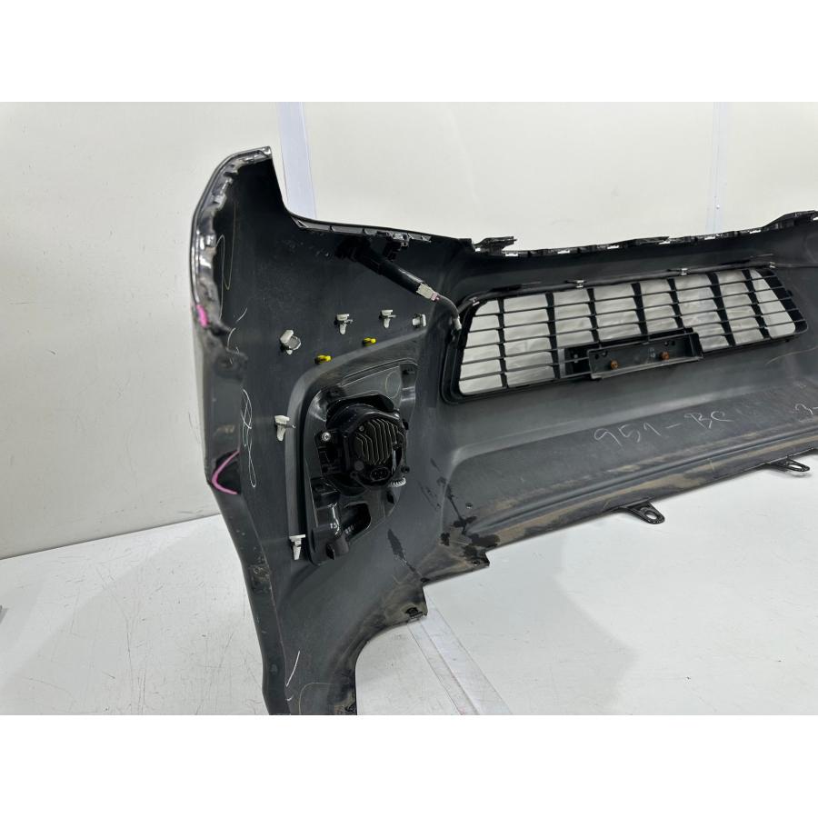 ハイラックス GUN125 前期 純正フロントバンパー 黒ソリッド 53112