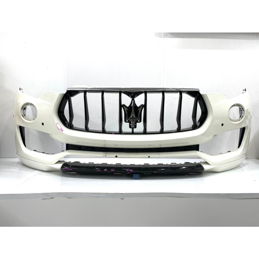 マセラティ レヴァンテ 純正フロントバンパー 670040752 （B39-9