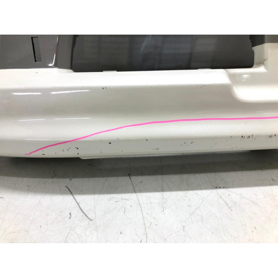 ダイハツ ムーヴキャンバス LA800S 純正 フロントバンパー〈カメラ穴有