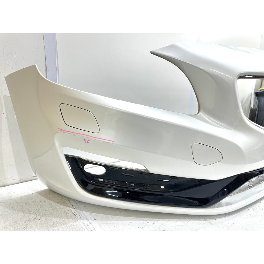 ボルボ V50（後期型）純正フロントバンパー MB4204S（ホワイト色） ボルボ V40 MB 後期 純正フロントバンパー パール 31323831 （B49-14