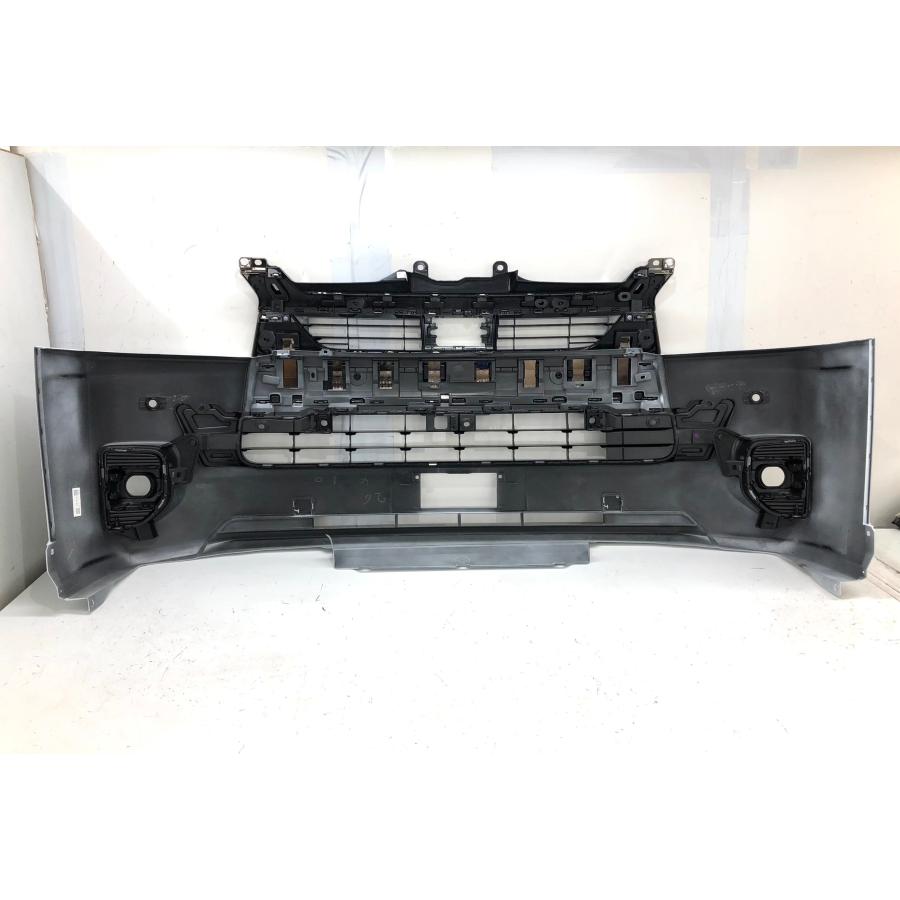 200系ハイエース ダークプライム2 純正フロントグリル 新車外し 200系ハイエース ダークプライム2 純正フロントグリル 新車外し 新車