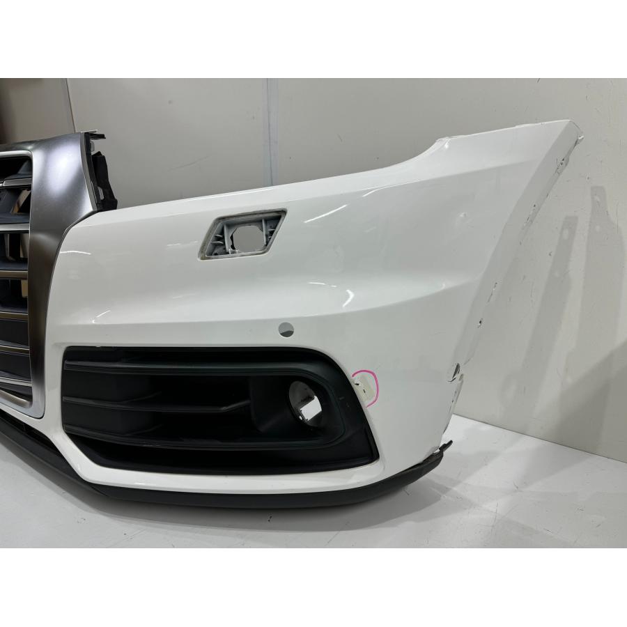 トヨタ アウディ フロントバンパー 白系