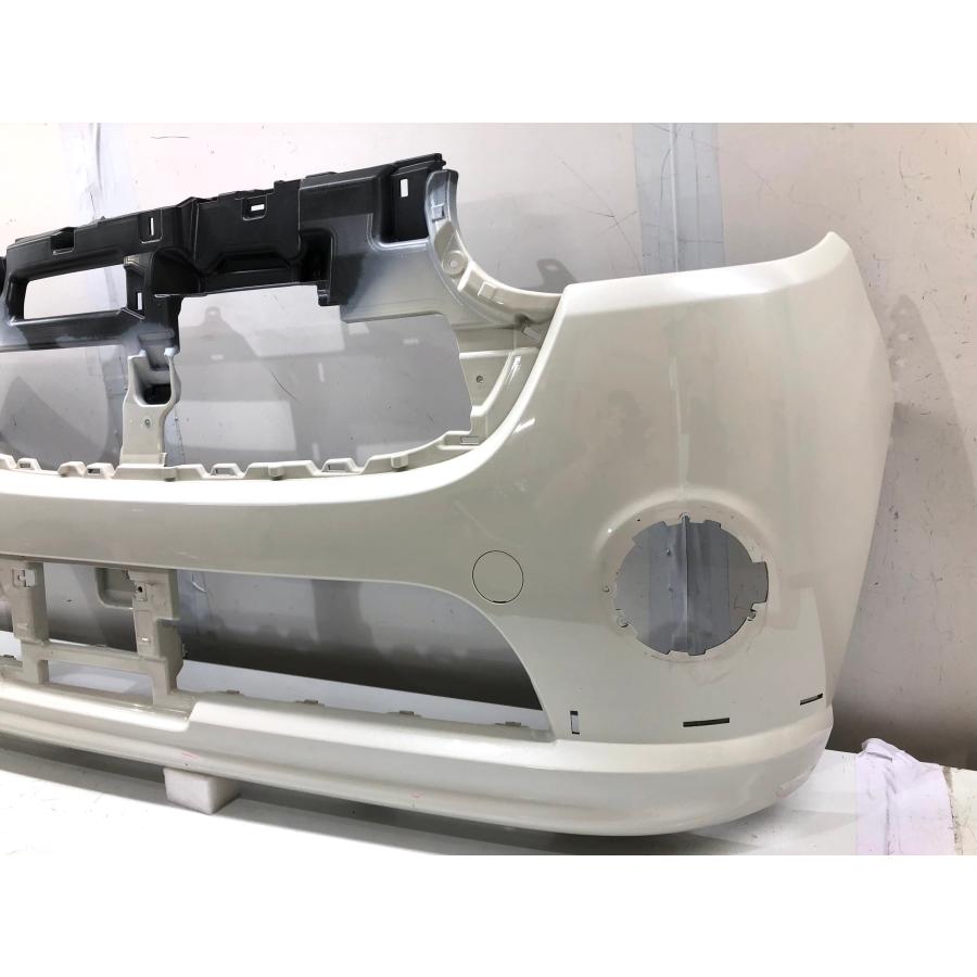 ダイハツ ムーヴキャンバス LA800S 純正 フロントバンパー 52119-B2C80