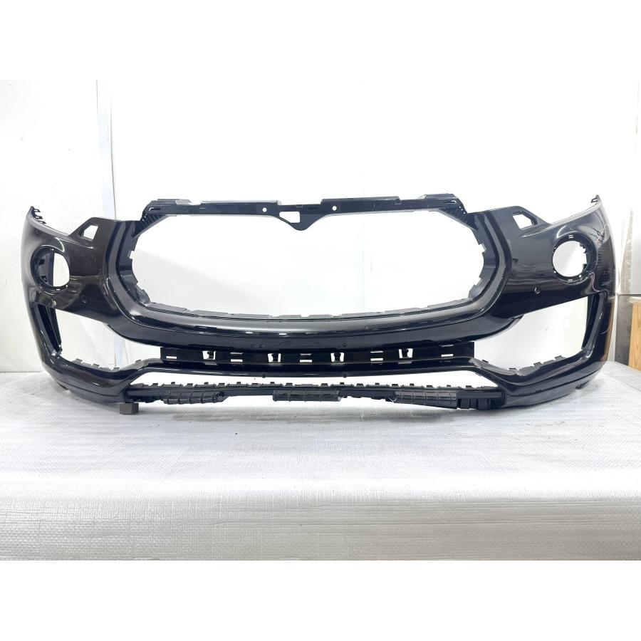 マセラティ/レヴァンテ 純正フロントバンパー 黒メタリック 670040752