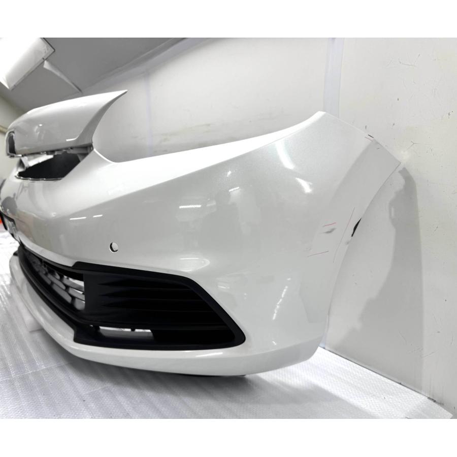 ホンダ フィット GR1/2/3/4 後期 純正 フロントバンパー 71101-TZA