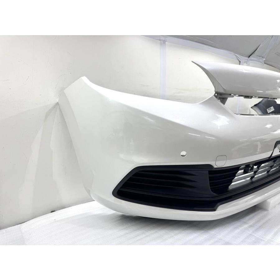 ホンダ フィット GR1/2/3/4 後期 純正 フロントバンパー 71101-TZA