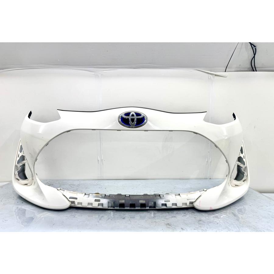 トヨタ アクア NHP10 後期 純正 フロントバンパー 52119-52A60 白