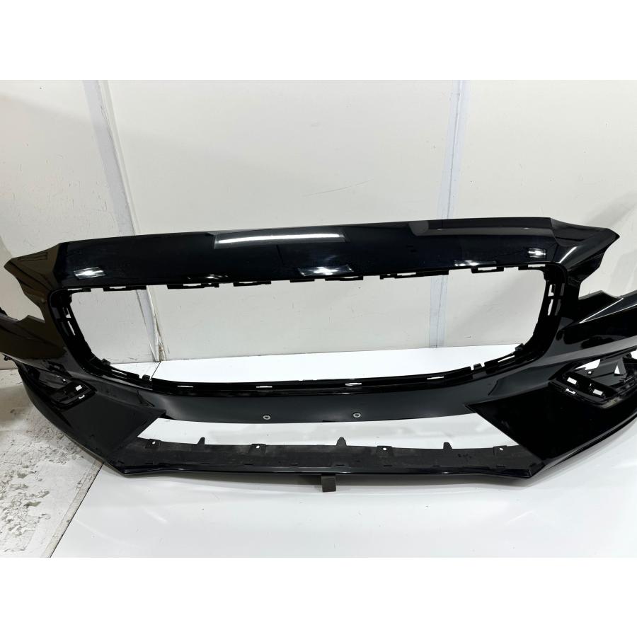 ボルボ V60 ZB 純正フロントバンパー 黒メタリッック 31690589 （C7-78